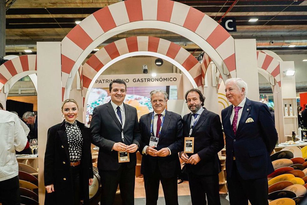 El presidente de la Diputación de Córdoba, Salvador Fuentes (centro), y el alcalde de Córdoba, José María Bellido (segundo por la izda.), en Madrid Fusión.