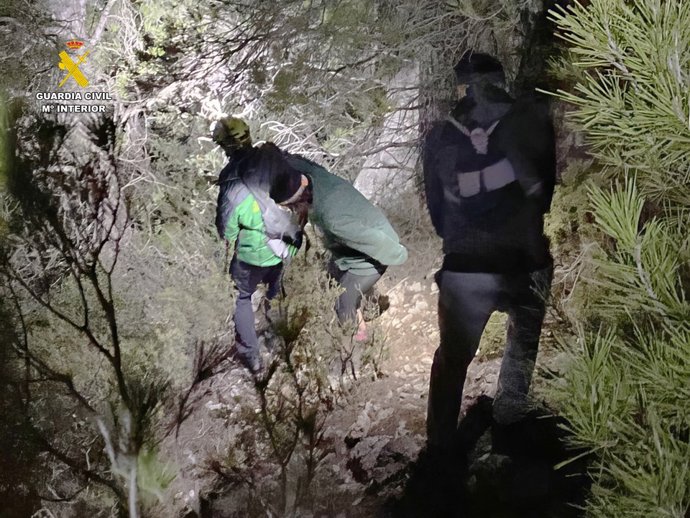 Rescatats de matinada dos senderistes perduts mentre descendien del Puig Campana