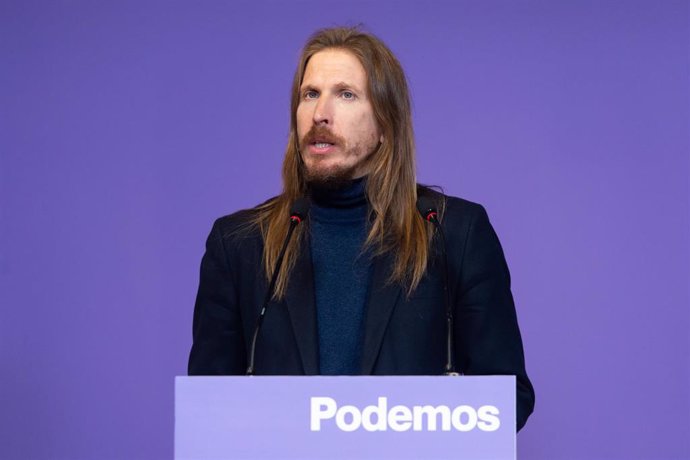 El hasta ahora coportavoz de Podemos, Pablo Fernández, durante una rueda de prensa de Podemos, en la sede de Podemos, a 29 de enero de 2024, en Madrid (España). 