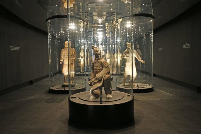 Archivo - Varias obras de la exposición 'El legado de las dinastías Qin y Han, China. Los guerreros de Xi'an' en el Museo Arqueológico de Alicante (MARQ).
