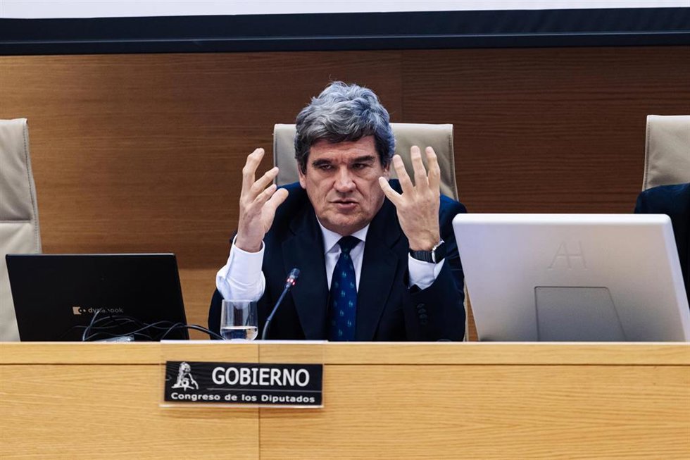El ministro para la Transformación Digital y de la Función Pública, José Luis Escrivá, comparece durante la Comisión de Economía, Comercio y Transformación Digital, en el Congreso de los Diputados, a 29 de enero de 2024, en Madrid (España). Durante la c