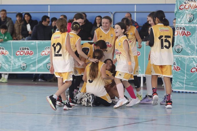 Niños participantes en la Copa Covap.