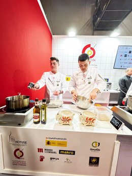 Los dos cocineros segovianos en pleno Campeonato de Tapas y Pinchos de Madrid Fusión.