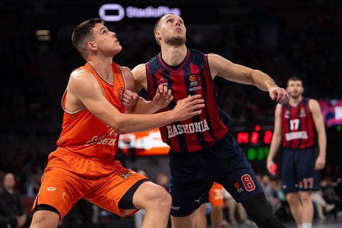 Jaime Pradilla, durante un partido del Valencia Basket en el Buesa Arena.