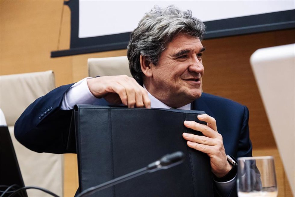 El ministro para la Transformación Digital y de la Función Pública, José Luis Escrivá, durante la Comisión de Economía, Comercio y Transformación Digital, en el Congreso de los Diputados, a 29 de enero de 2024, en Madrid (España).
