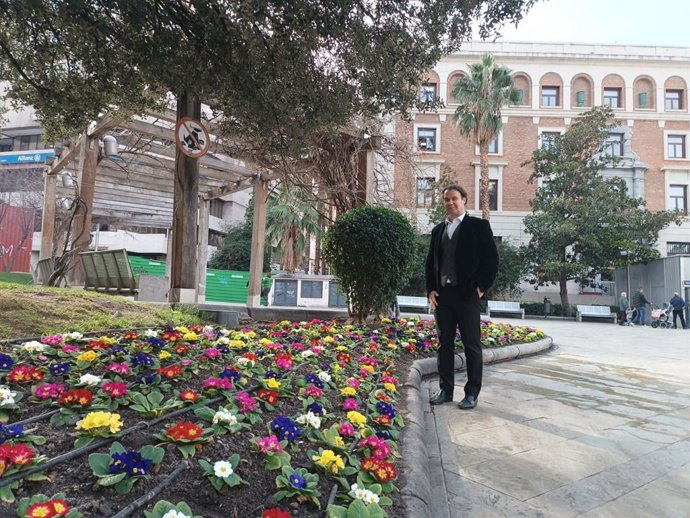 Manuel Carlos Vallejo ante una de las zonas con nuevas plantas.