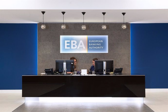 Archivo - Oficina y logo de la Autoridad Bancaria Europea (EBA).