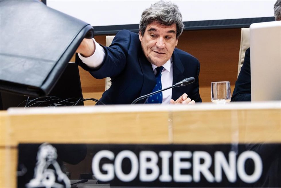 El ministro para la Transformación Digital y de la Función Pública, José Luis Escrivá,  durante la Comisión de Economía, Comercio y Transformación Digital, en el Congreso de los Diputados, a 29 de enero de 2024, en Madrid (España). 