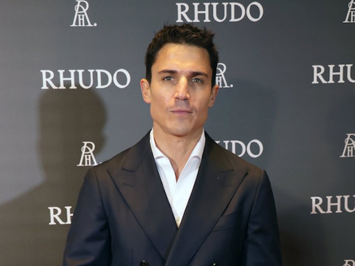 Alex González en la inauguración de 'Rhudo'