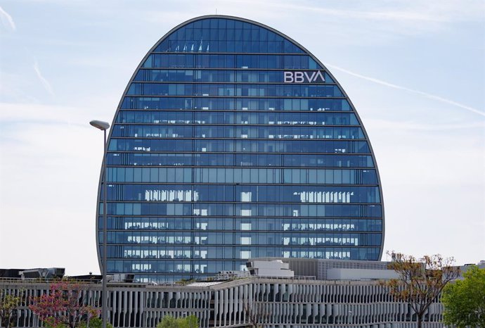 Archivo - Fachada del banco del BBVA en la ciudad del BBVA, a 10 de abril de 2023, en Madrid (España). La Ciudad BBVA es un complejo de siete edificios que alberga la actual sede operativa de la entidad bancaria española Banco Bilbao Vizcaya Argentaria. E