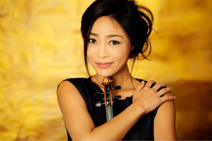 Soyoung Yoon biolin jotzailea.