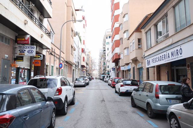 La calle donde un hombre ha agredido presuntamente a martillazos a una mujer, a 30 de enero de 2024, en Palma 