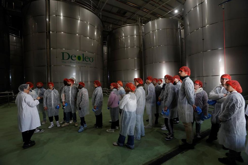 Deoleo y Fundación Cruzcampo forman a jóvenes hosteleros