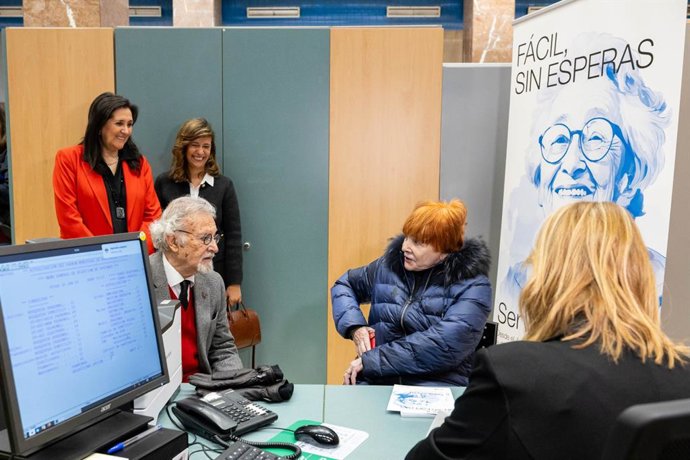 La concejal delegada del Mayor, Paloma Espinosa, y la consejera municipal de Políticas Sociales, Marian Orós.