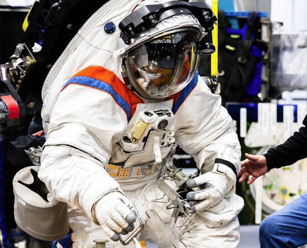 Nuevo traje espacial lunar de la NASA