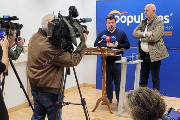 El portavoz del PP de Torrelavega, Miguel Ángel Vargas, en rueda de prensa.