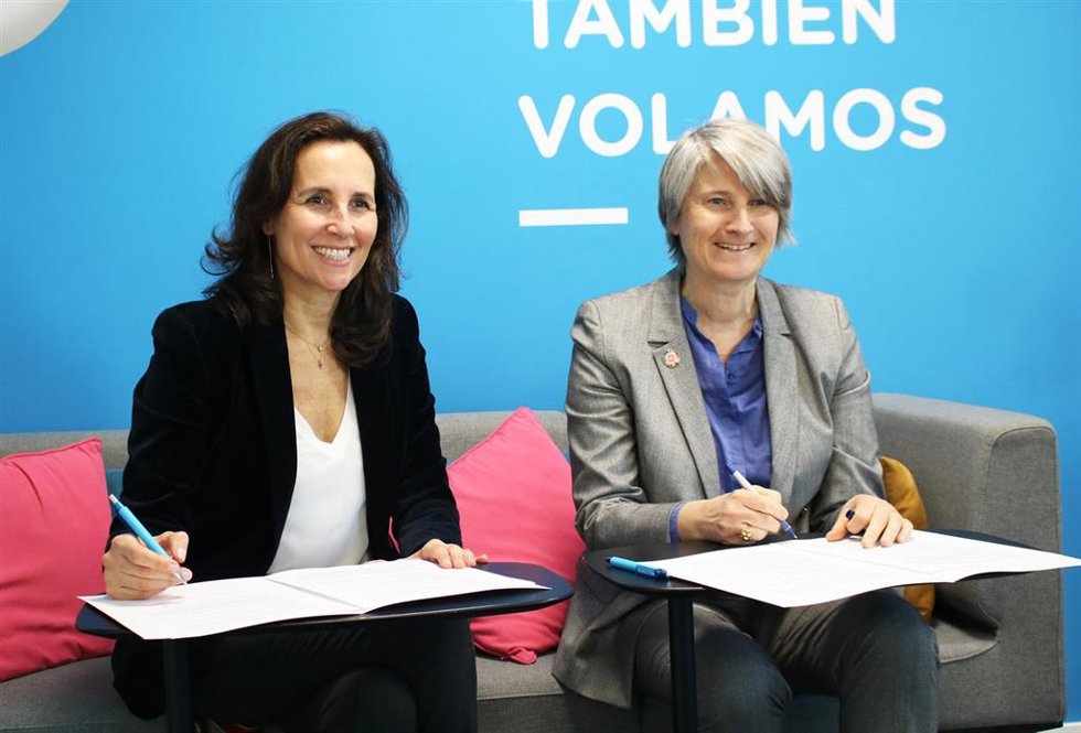 Firma del convenio entre OUIGO y Fundación Integra para mitigar la exclusión laboral de personas en situación de vulnerabilidad.