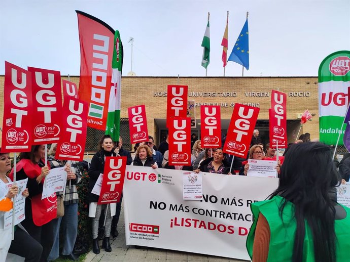 Manifestación de trabajadores del SAS convocada por UGT y CCOO.