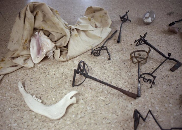 CAC Málaga presenta 'Hasta cuarenta cuerpos fueron trocados por un animal de carga' de Noé Martínez