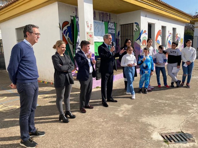 Viso interviene, durante la la celebración del 'Día Escolar de la No Violencia y la Paz' en el CEIP Gloria Fuertes de Córdoba.