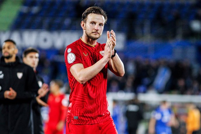 Ivan Rakitic of Sevilla FC greeting the fans during the Copa del Rey Round of 16 match between Getafe CF and Sevilla FC at Coliseum stadium on January 16, 2024 in Getafe, Madrid, Spain.