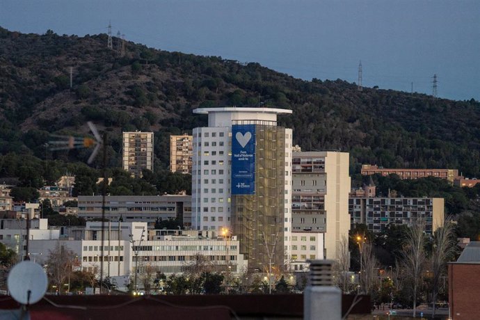 Fachada del Hospital de la Vall d’Hebron, a 26 de enero de 2024, en Barcelona, Catalunya (España). El Hospital Universitario Vall d Hebrón es un centro sanitario de titularidad pública, administrado por el Servicio Catalán de Salud.