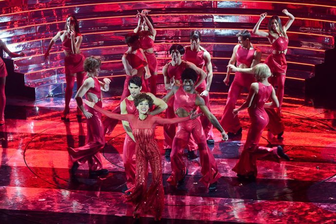 Archivo - Bailarines durante el pase gráfico y encuentro con el equipo del musical basado en los éxitos de Raffaella Carrá, 'Bailo Bailo', en el Teatro Capitol Gran Vía, a 27 de octubre de 2023, en Madrid (España). El musical cuenta la historia de María