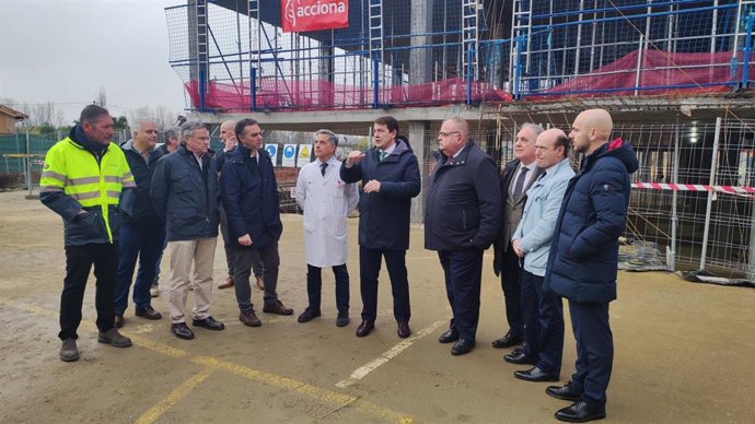 Fernández Mañueco visita las obras del bloque técnico del hospital de Palencia