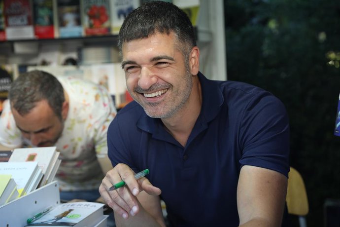 Archivo -  L'escriptor Eloy Moreno, en una imatge d'arxiu. 