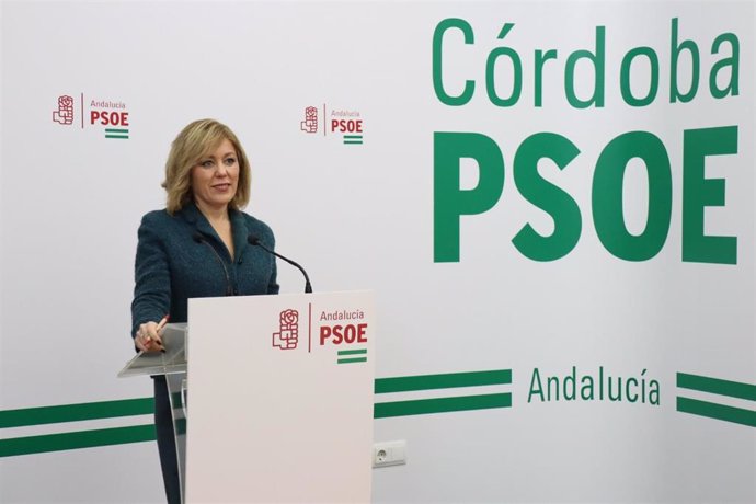 La secretaria federal de Agricultura, Ganadería y Pesca del PSOE, Ana Romero, en la sede de su partido en Córdoba.