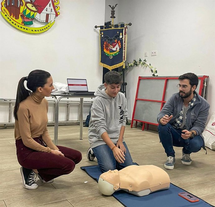 Práctica de RCP en un casal