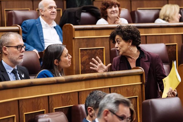 Archivo - La diputada de ERC Pilar Vallugera  y la portavoz de Junts en el Congreso, Miriam Nogueras, durante una sesión plenaria