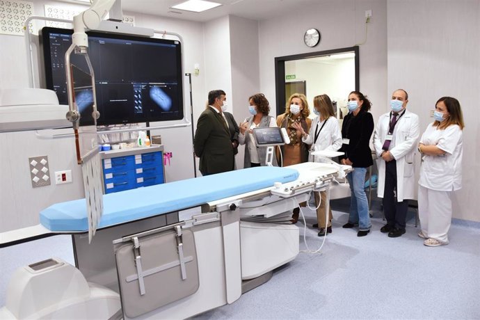 Visita de la consejera de Salud y Consumo, Catalina García, a al Servicio de Radiodiagnóstico del Hospital Universitario Juan Ramón Jiménez de Huelva.