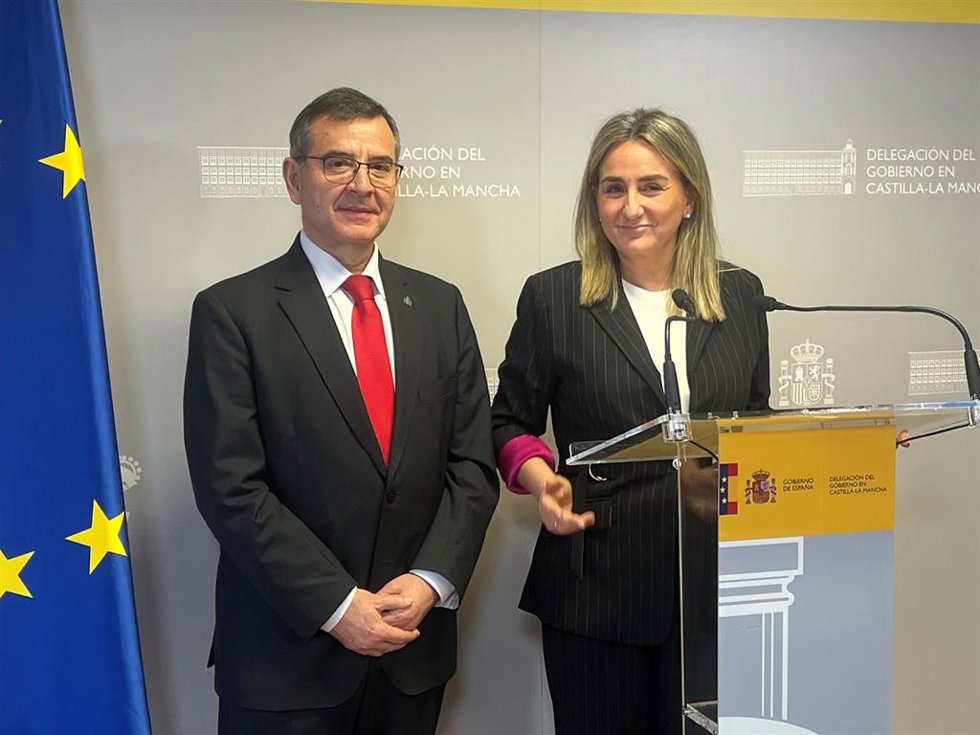 El subdelegado del Gobierno en Toledo, Carlos Ángel Devi, y la delegada del Gobierno en Castilla-La Mancha, Milagros Tolón