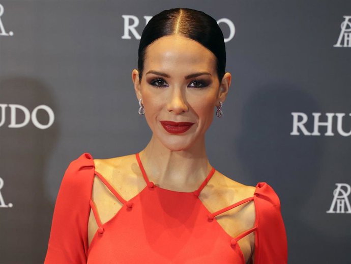 Tamara Gorro asiste a la inauguración del restaurante Rhudo