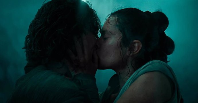 Daisy Ridley defiende el beso de Rey y Kylo Ren en Star Wars: El Ascenso de Skywalker: No fue romántico