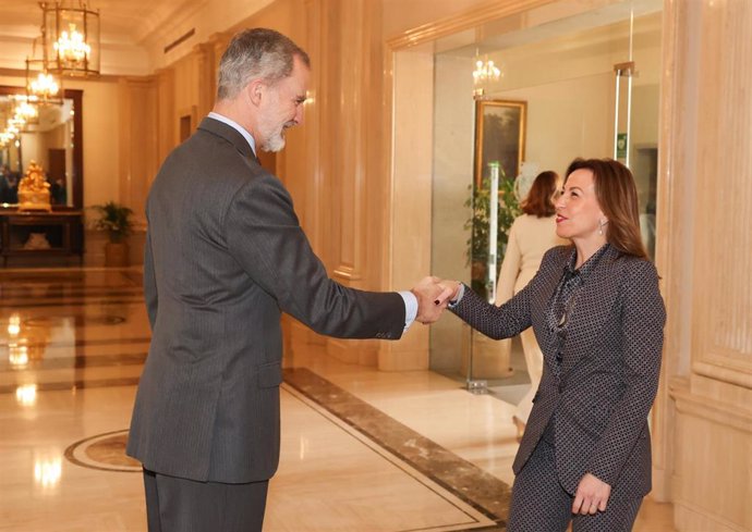 La alcaldesa de Zaragoza, Natalia Chueca, ha asistido a la recepción ofrecida por el Rey, Felipe VI.