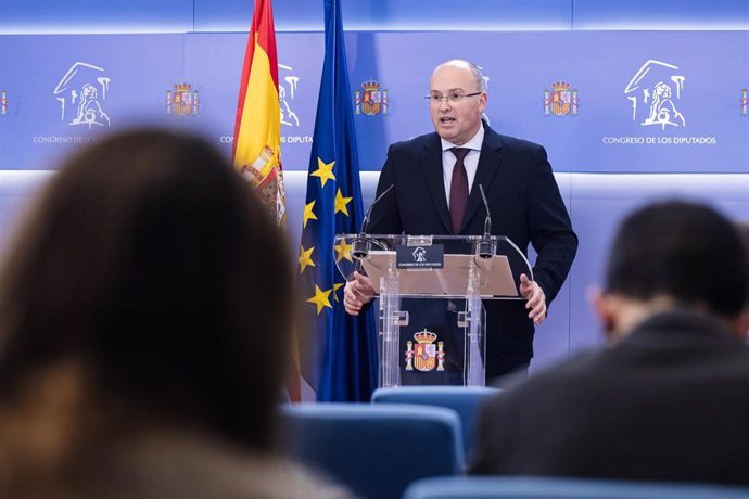 El portavoz del Grupo Parlamentario Popular en el Congreso, Miguel Tellado, durante una rueda de prensa posterior de la reunión de la Junta de Portavoces, en el Congreso de los Diputados, a 30 de enero de 2024, en Madrid (España).