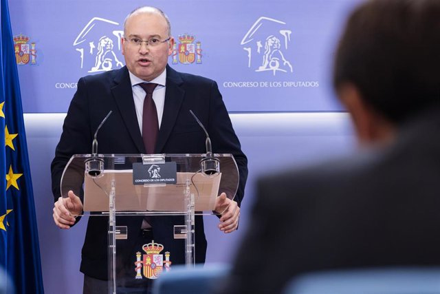 El portavoz del Grupo Parlamentario Popular en el Congreso, Miguel Tellado, durante una rueda de prensa posterior de la reunión de la Junta de Portavoces, en el Congreso de los Diputados, a 30 de enero de 2024, en Madrid (España).