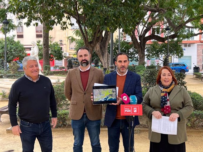 El portavoz socialista en el Ayuntamiento de Málaga, Daniel Pérez, en rueda de prensa