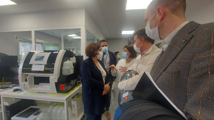 La consejera de Salud, Concepción Saavedra, durante una visita al Hospital Carmen y Severo Ochoa