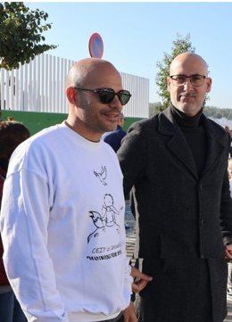 El delegado de Educación del Ayuntamiento, Pablo Chain, presente en esta actividad, junto al director del centro, Samuel Martín Reina.