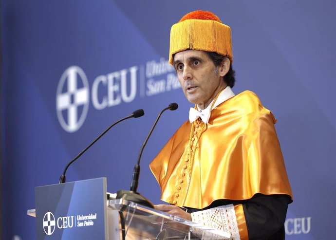 José María Álvarez-Pallete, investido Doctor 'Honoris Causa' por la Universidad CEU San Pablo