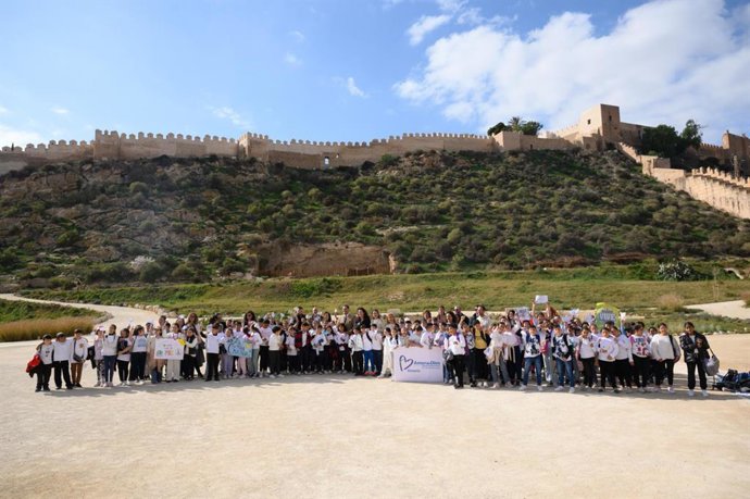 Escolares participan en el Día de la No Violencia y la Paz en el Parque de la Hoya de Almería.