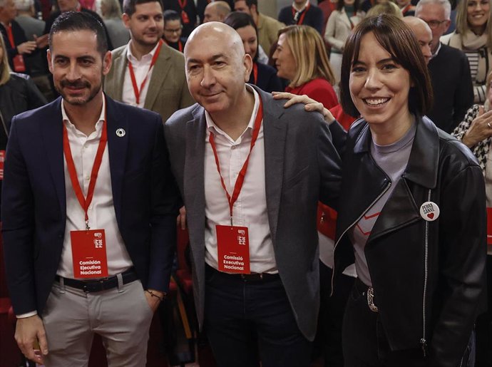 (I-D) El secretario general del PSPV-PSOE en la provincia de Valencia, Carlos Fernández Bielsa, el secretario general del PSPV-PSOE en la provincia de Alicante, Alejandro Soler, y la ministra de Ciencia, Diana Morant, en imagen de archivo