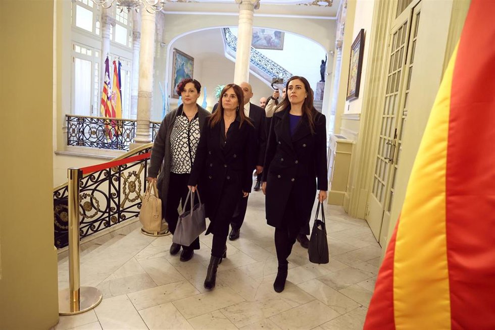 Archivo - Verdú, Cañadas y Ribas, en el Parlament.