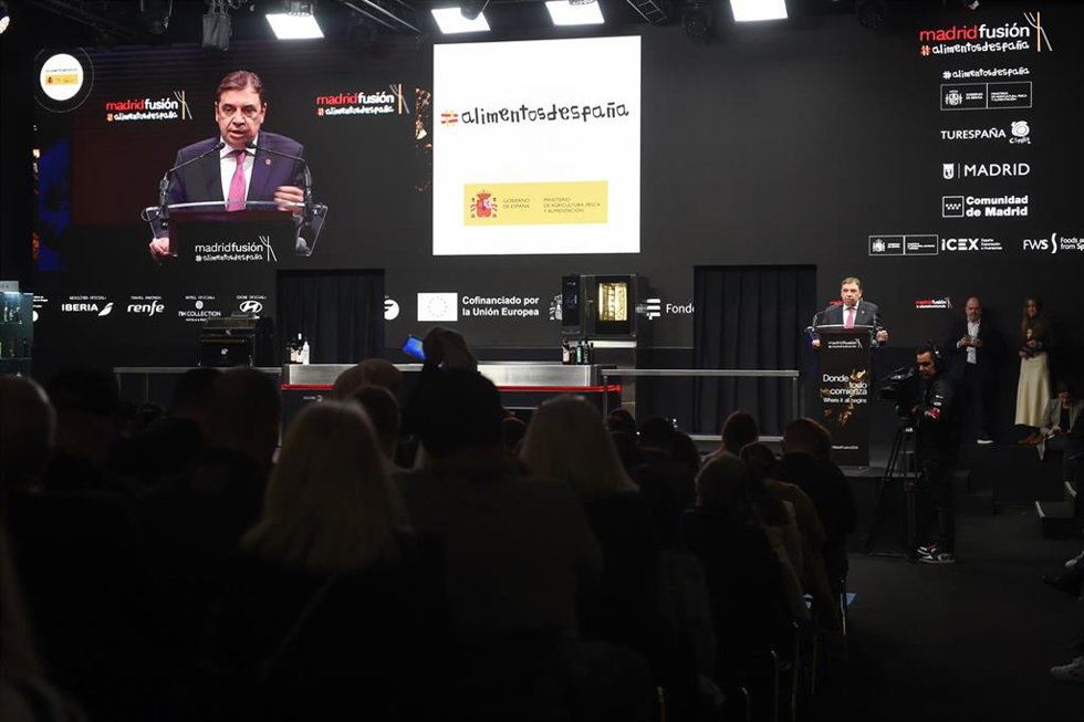 El ministro de Agricultura, Pesca y Alimentación, Luis Planas, interviene durante su visita a la XXII edición de Madrid Fusión, en IFEMA Madrid 