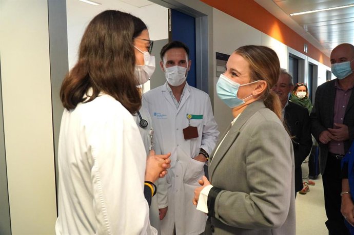 La presidenta del Govern, Marga Prohens, visita el Hospital Can Misses