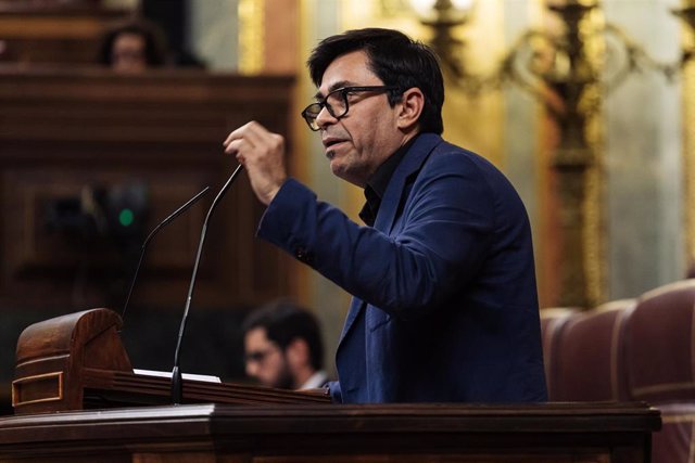 Archivo - El secretario primero de la Mesa del Congreso, Gerardo Pisarello, interviene durante una sesión plenaria, en el Congreso de los Diputados, a 12 de diciembre de 2023, en Madrid (España). 