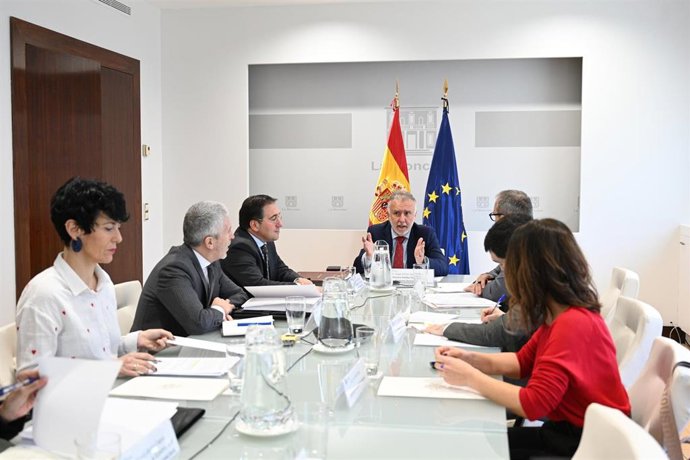 La Comisión Interministerial de Inmigración celebra su primera sesión y señala a Canarias como prioridad